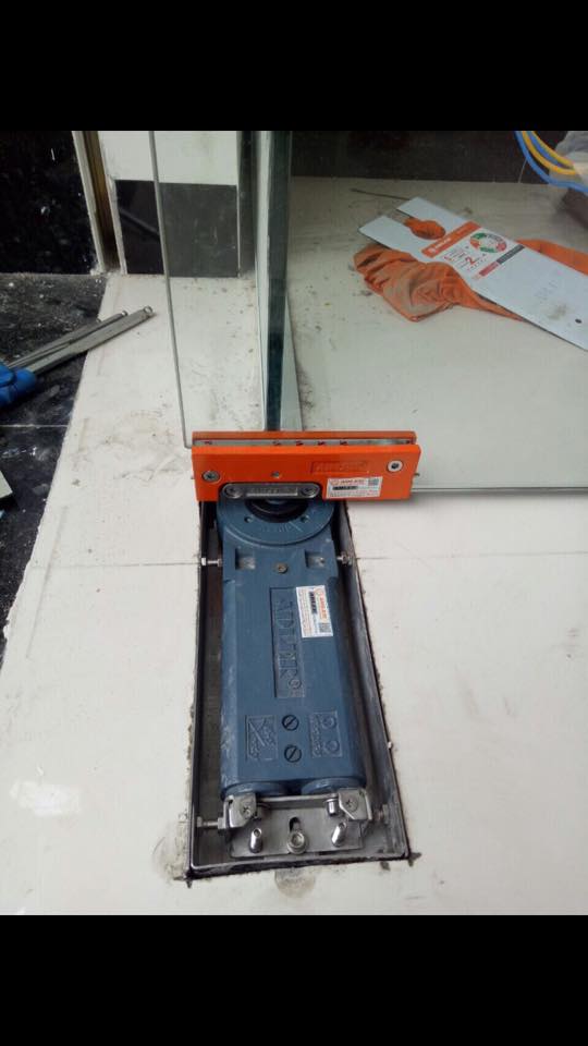 bản lề sàn adler