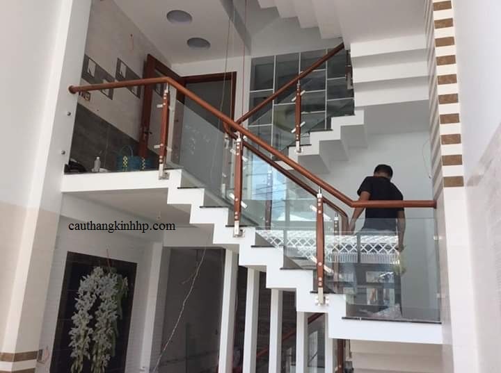 cau thang kinh tru dai 18 (3)