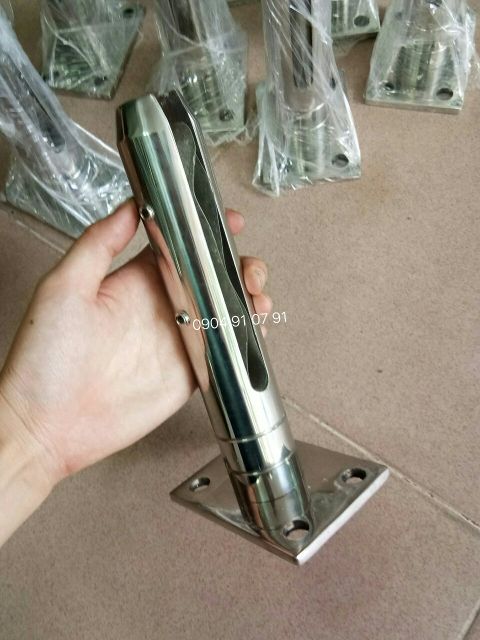 Trụ xẻ rãnh phi 38