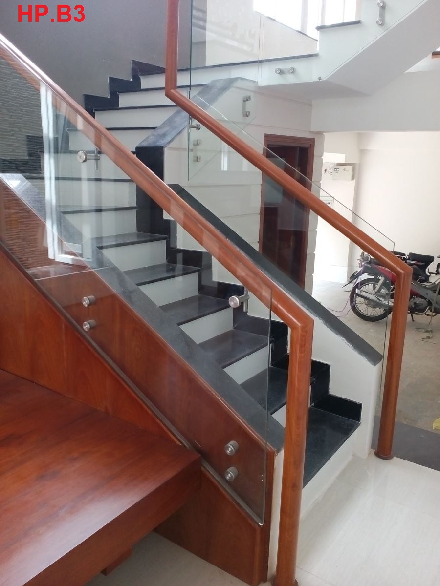 Cầu thang kính không trụ