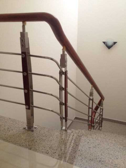 Cầu thang xỏ song inox