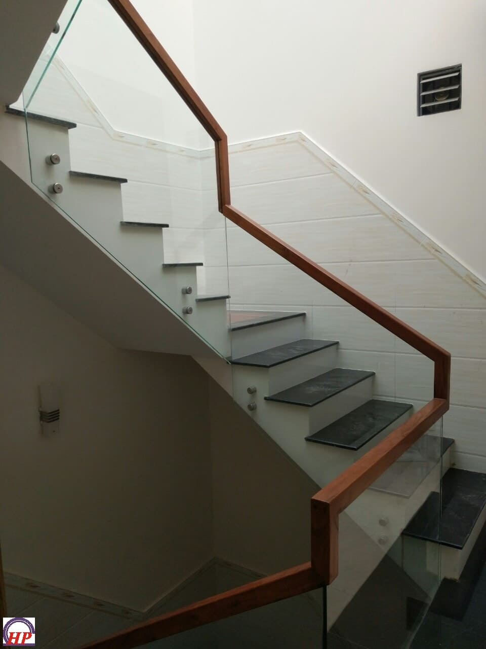 cau thang kinh khong tru (38)321