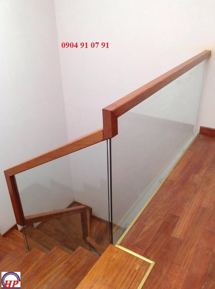 Cầu thang kính không trụ