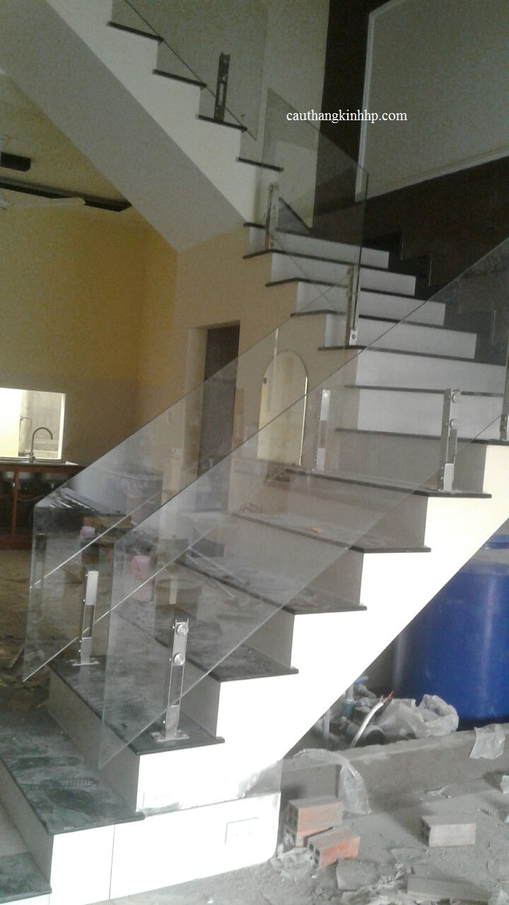 cau thang kinh tru lung 02