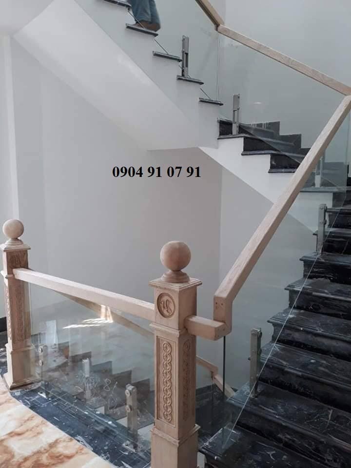 cầu thang kính trụ lửng