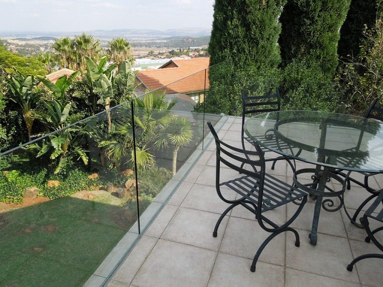 Lan can kính cường lực