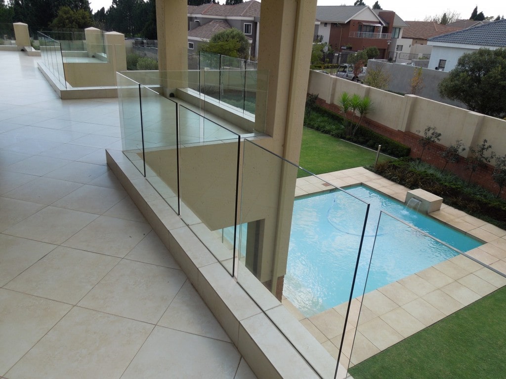 Lan can kính cường lực