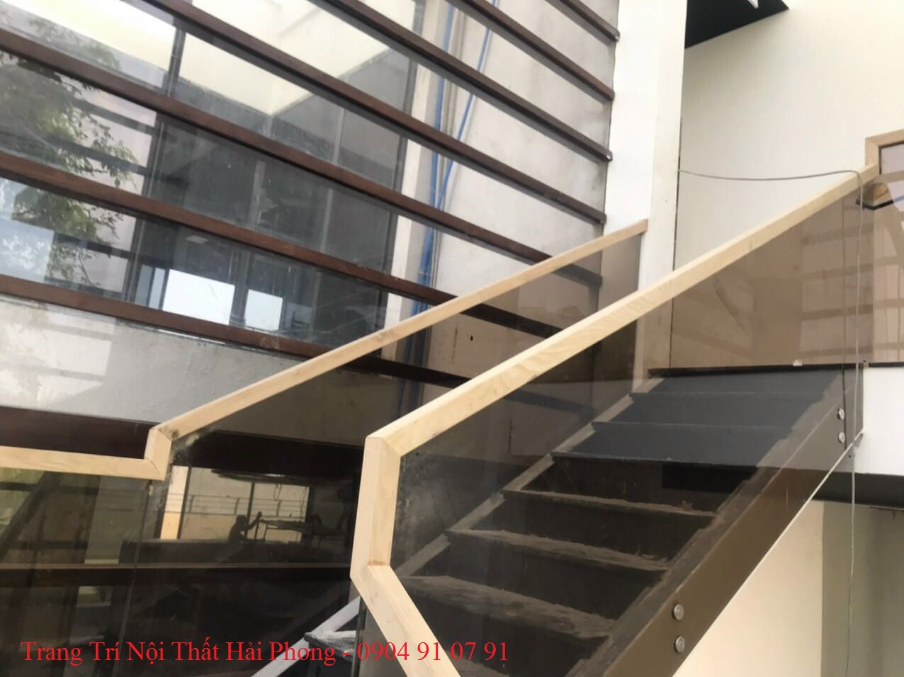 Cầu thang kính không trụ đẹp nhất tphcm