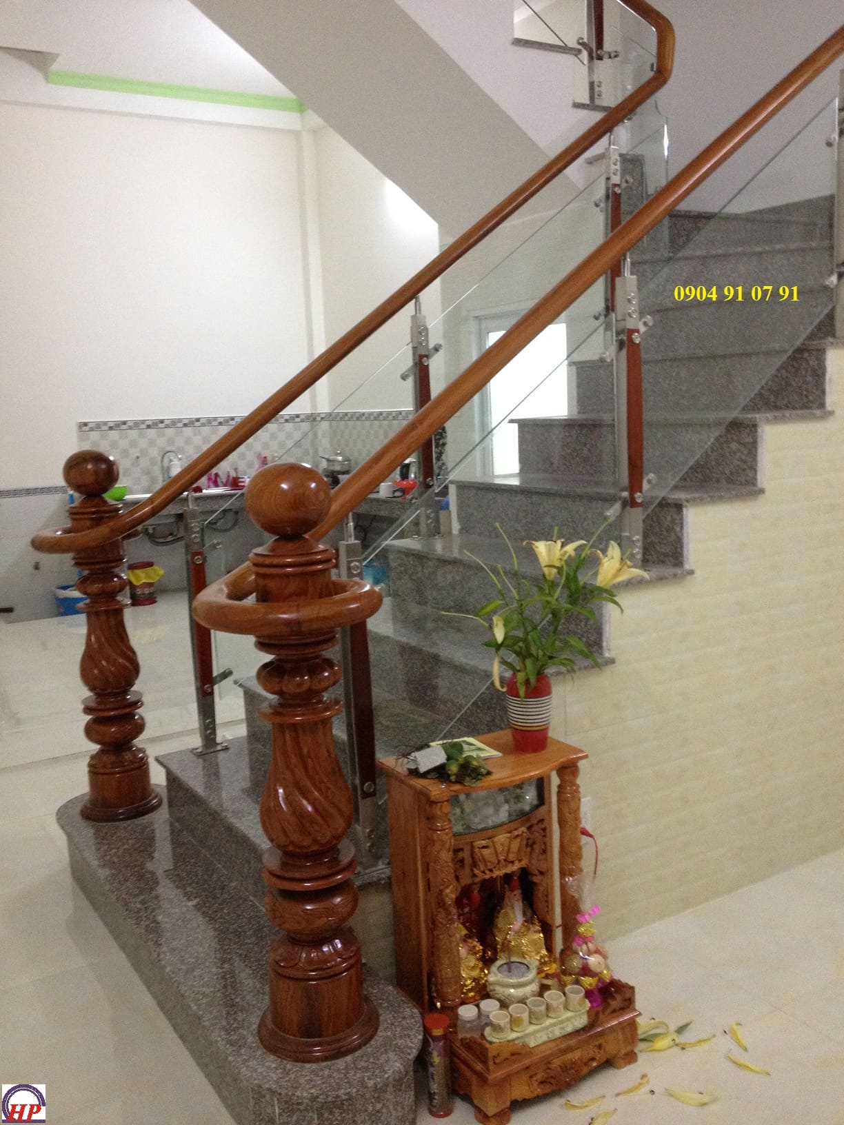 Làm cầu thang kính cường lực tại tphcm