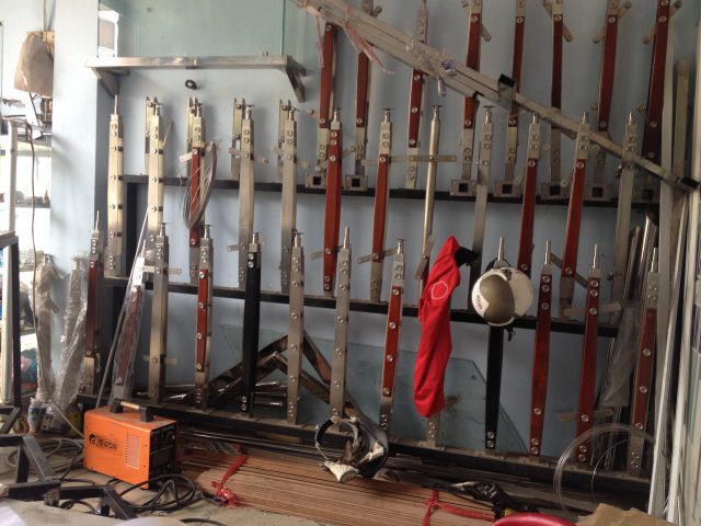 Trụ cầu thang kính cường lực 