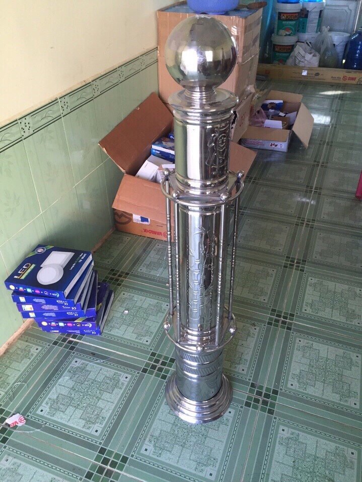 trụ cái cầu thang kính