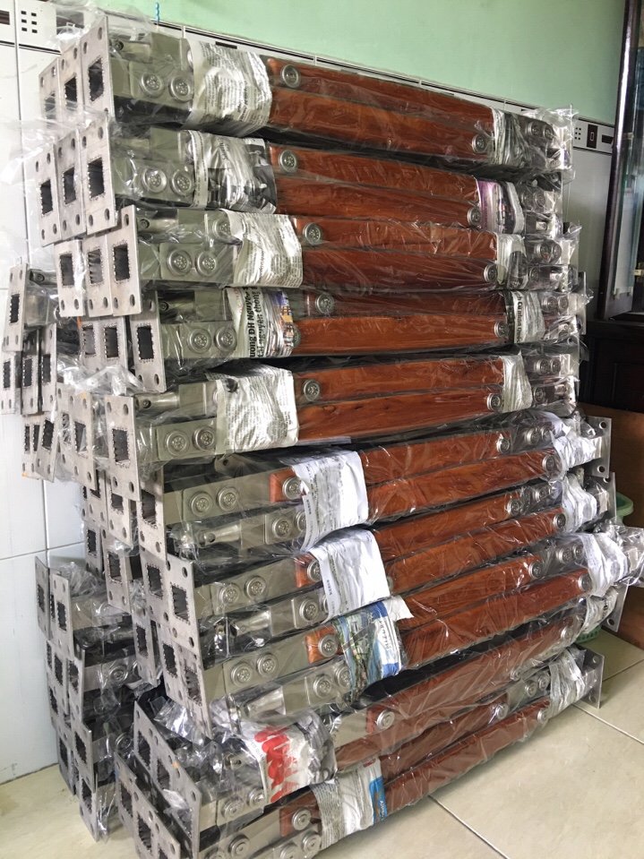 trụ cầu thang kính cường lực