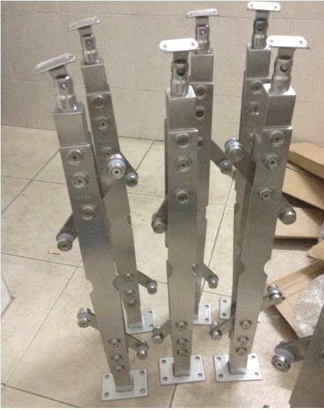 Trụ cầu thang kính cường lực 