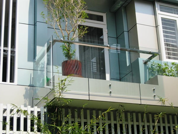 Mẫu lan can kính giá tốt