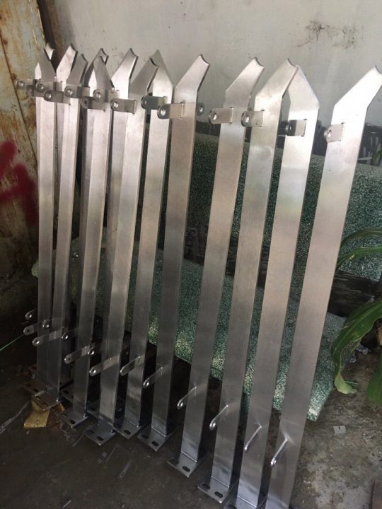 Trụ cầu thang kính tại sóc trăng