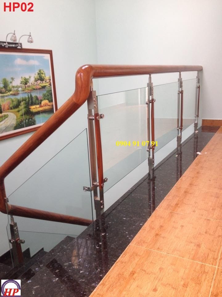 Trụ cái cầu thang kính tại vĩnh long