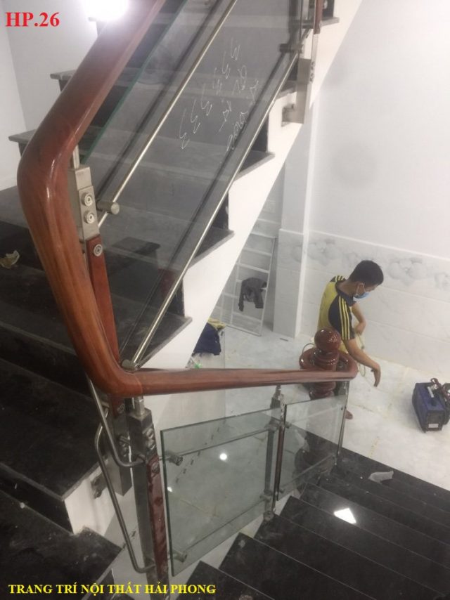 Trụ cầu thang kính tại sóc trăng