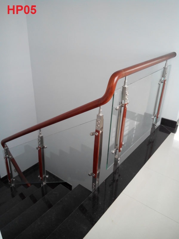 Trụ cầu thang kính tại nha trang