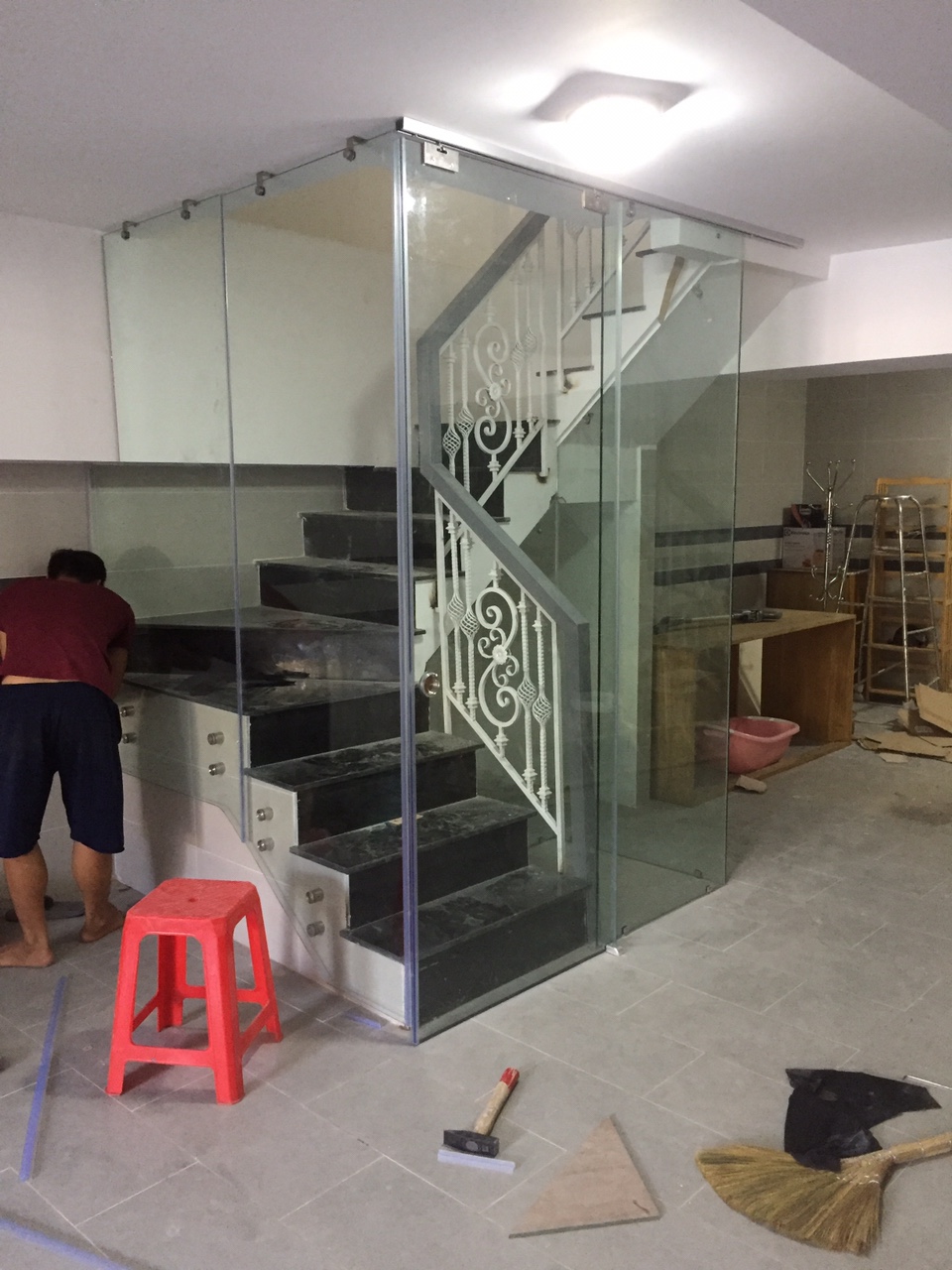 cửa kính cường lực dạng cửa lùa