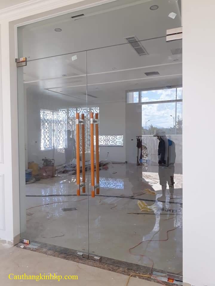 cửa kính cường lực
