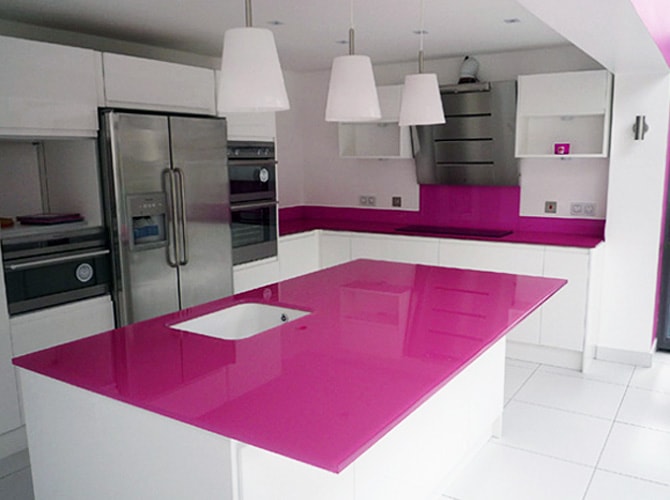 Mẫu kính màu ốp bếp