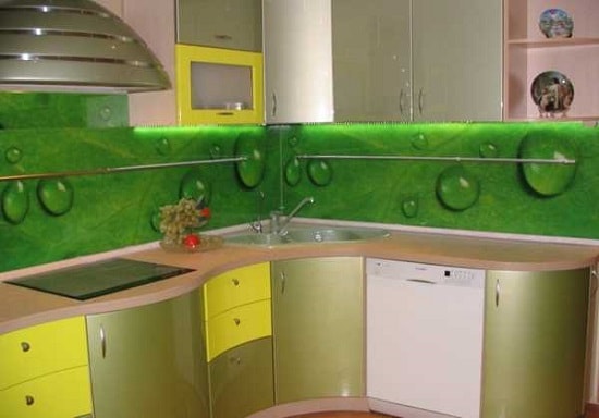 mẫu kính màu ốp bếp có hoa văn