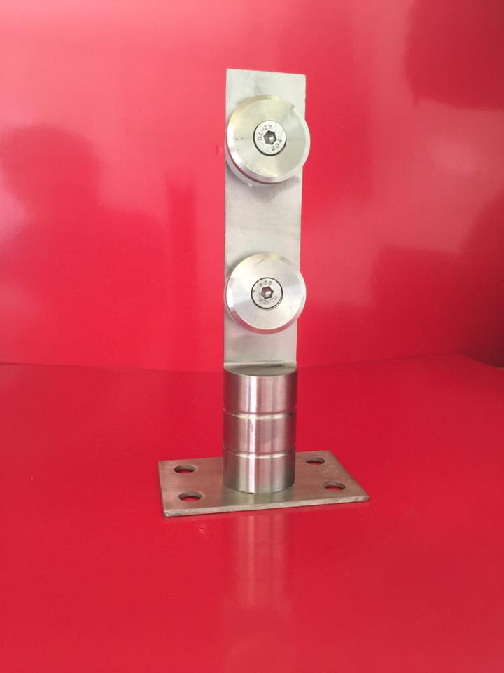 trụ lan can kính cường lực 