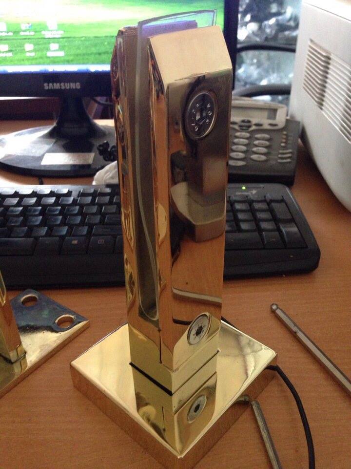 trụ lan can kính cường lực 