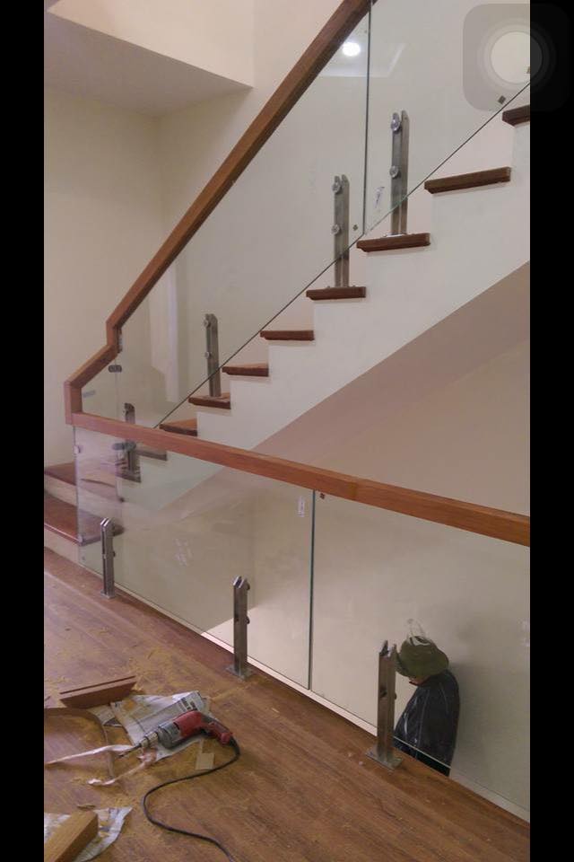 cầu thang kính trụ lửng tại phú nhuận