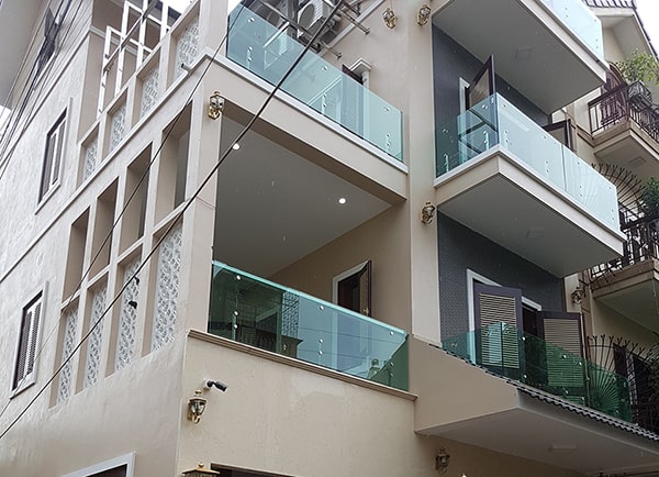 lan can kính tại hồ chí minh