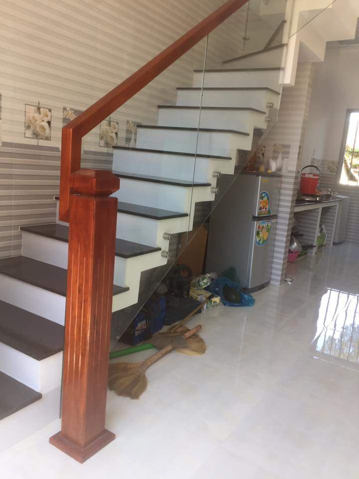 cầu thang kính không trụ tại quận 9