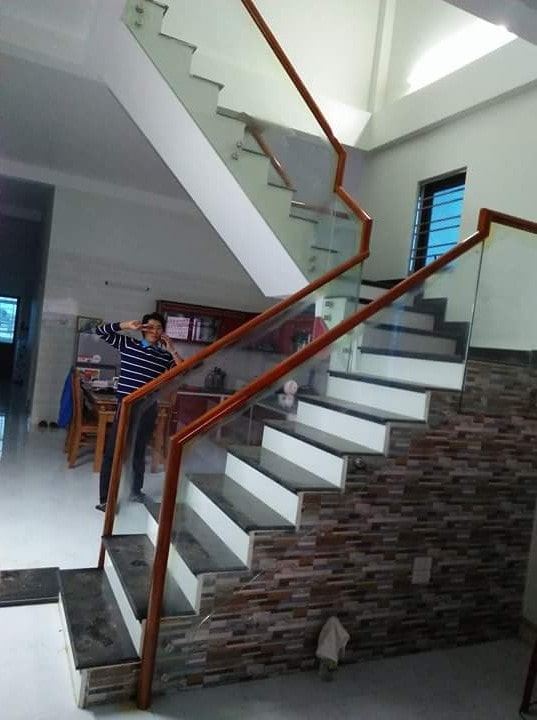 cầu thang kính không trụ tại quận 8