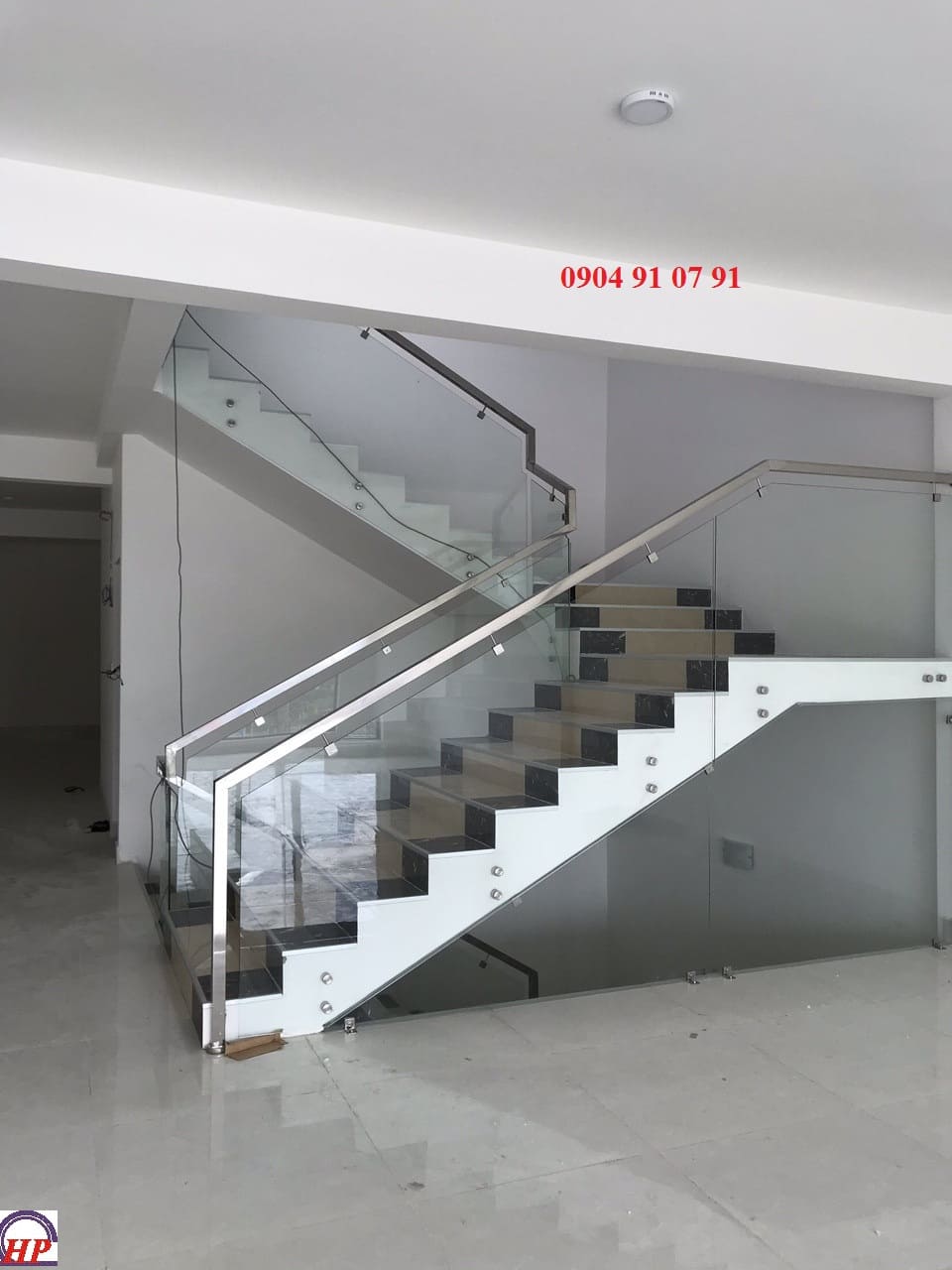 Cầu thang kính tại tân bình tphcm