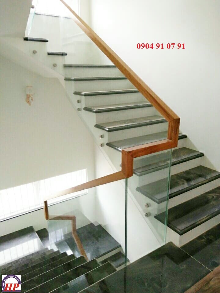 Cầu thang kính tại tân bình tphcm