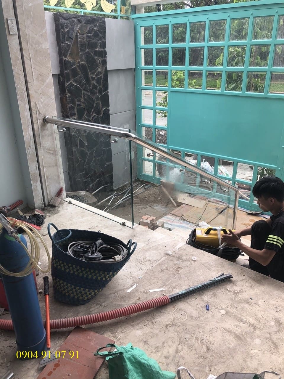 Cầu thang kính không trụ tại bình tân