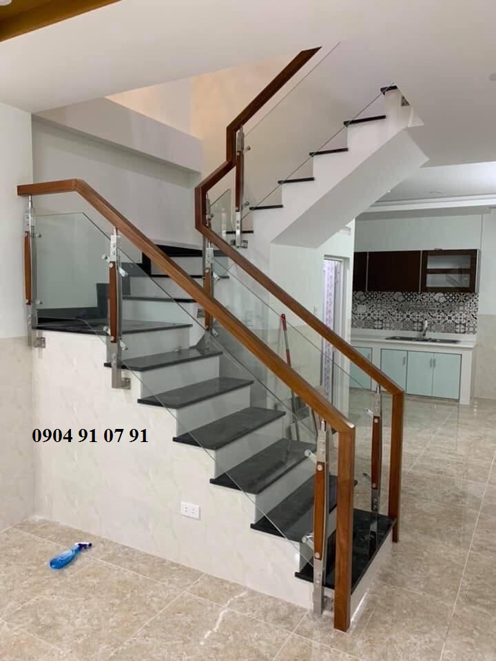 Cầu thang kính tại phú nhuận tphcm