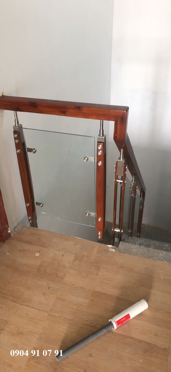 Cầu thang kính tại phú nhuận tphcm