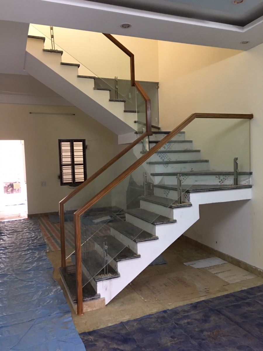 Cầu thang kính tại phú nhuận tphcm