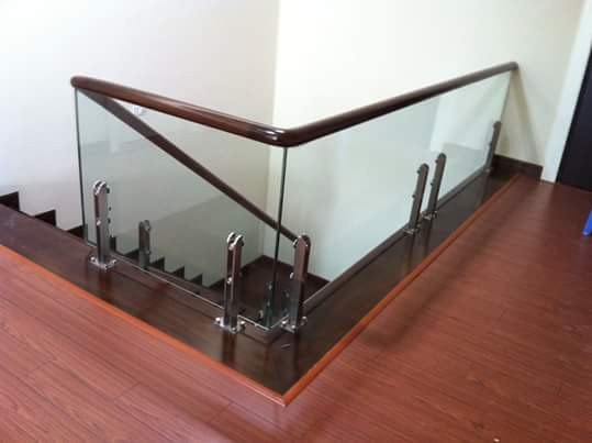 cầu thang kính trụ lửng tại gò vấp tphcm