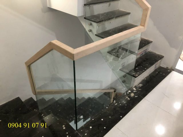 Cầu thang kính không trụ tại bình thạnh tphcm