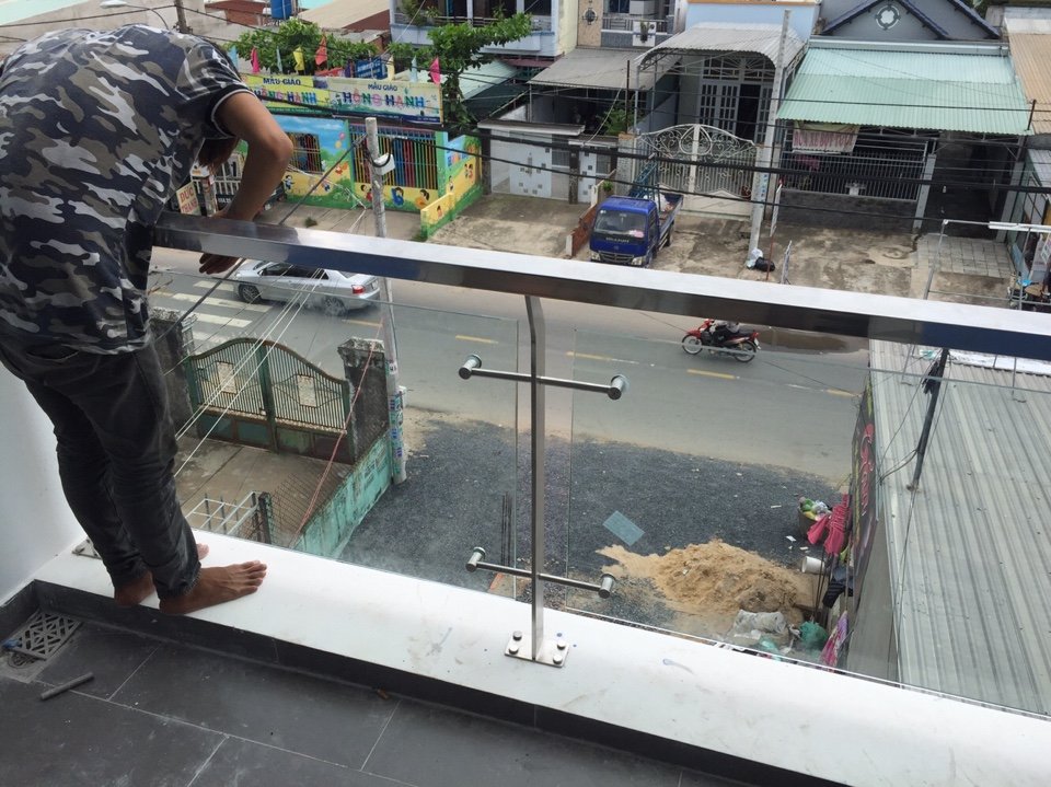 Mẫu lan can kính cường lực đẹp nhất