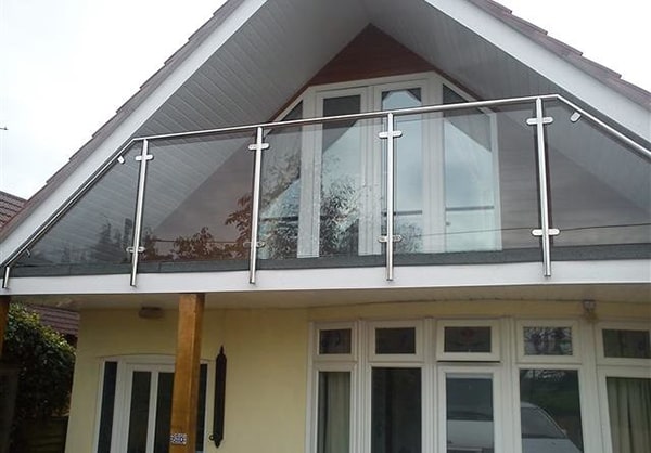 lan can kính cường lực