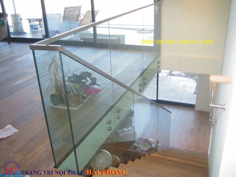 cầu thang kính cường lực đẹp nhất