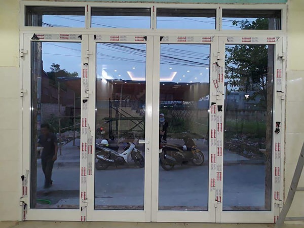 Mẫu cửa nhôm xingfa 4 cánh