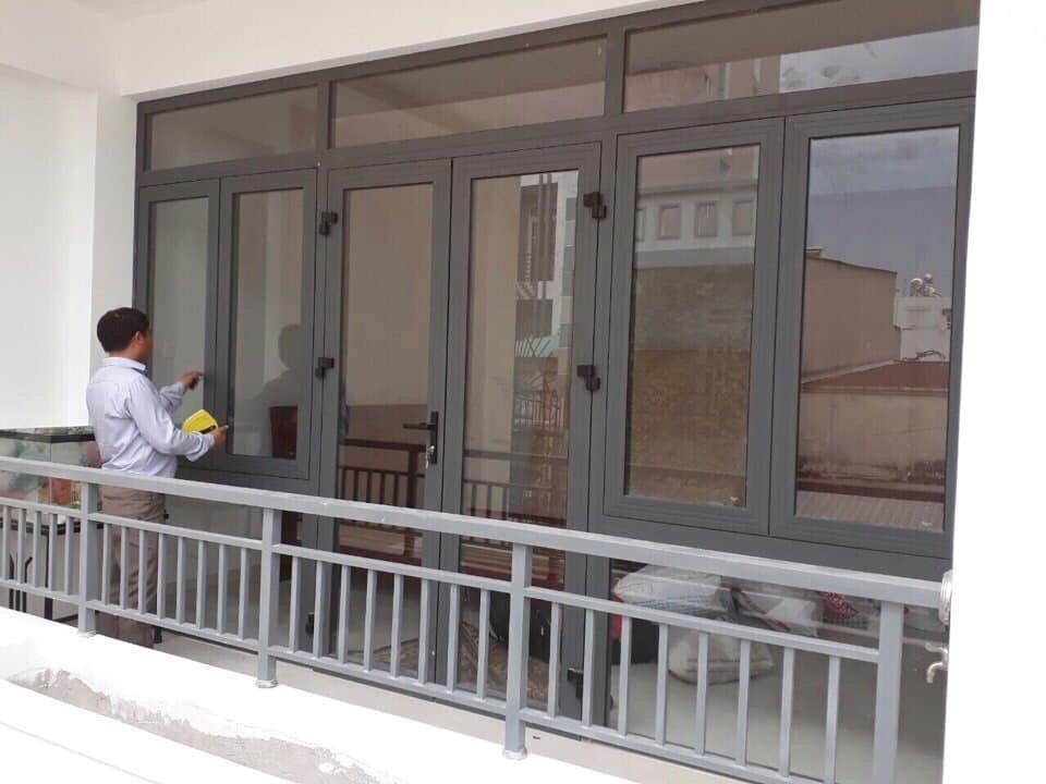 Mẫu cửa nhôm xingfa 4 cánh