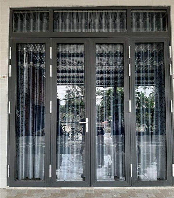 Mẫu cửa nhôm xingfa 4 cánh