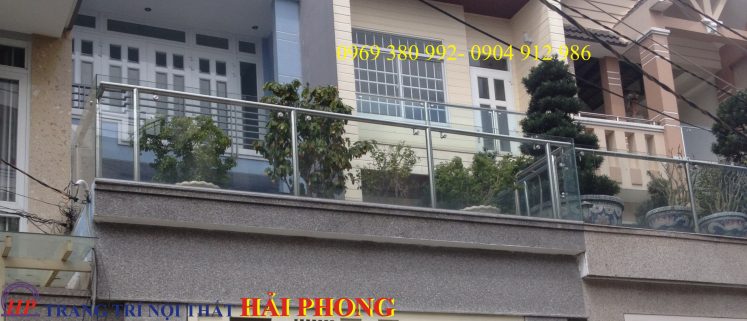 Lan can kính cường lực trụ lửng inox 304