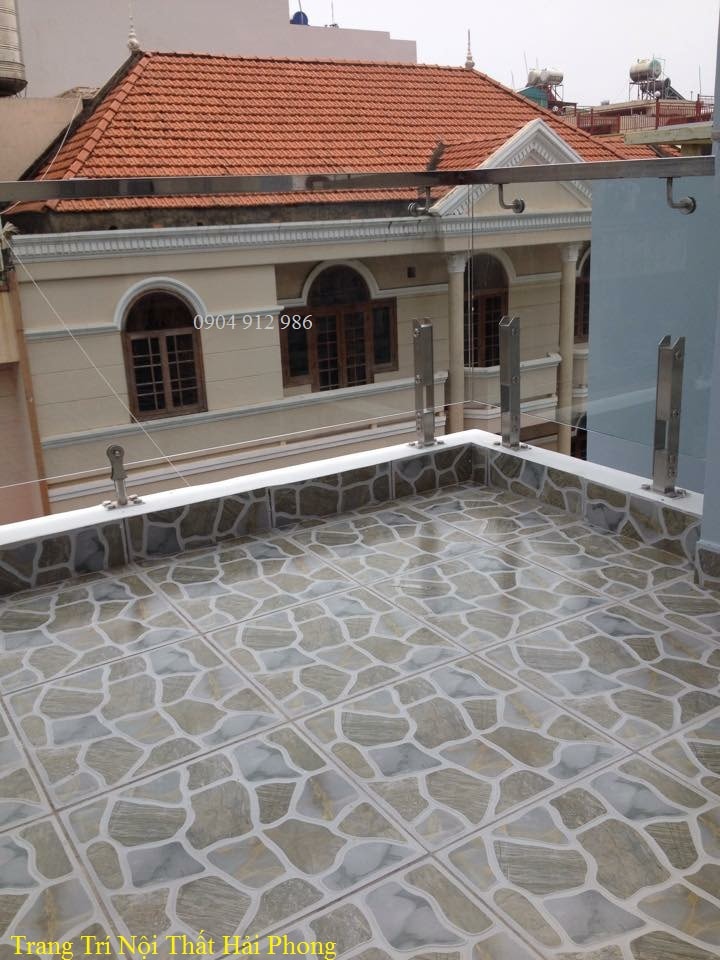 Lan can kính cường lực trụ lửng inox 304