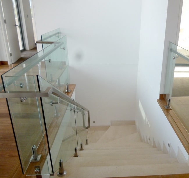 cầu thang kính không trụ tay inox