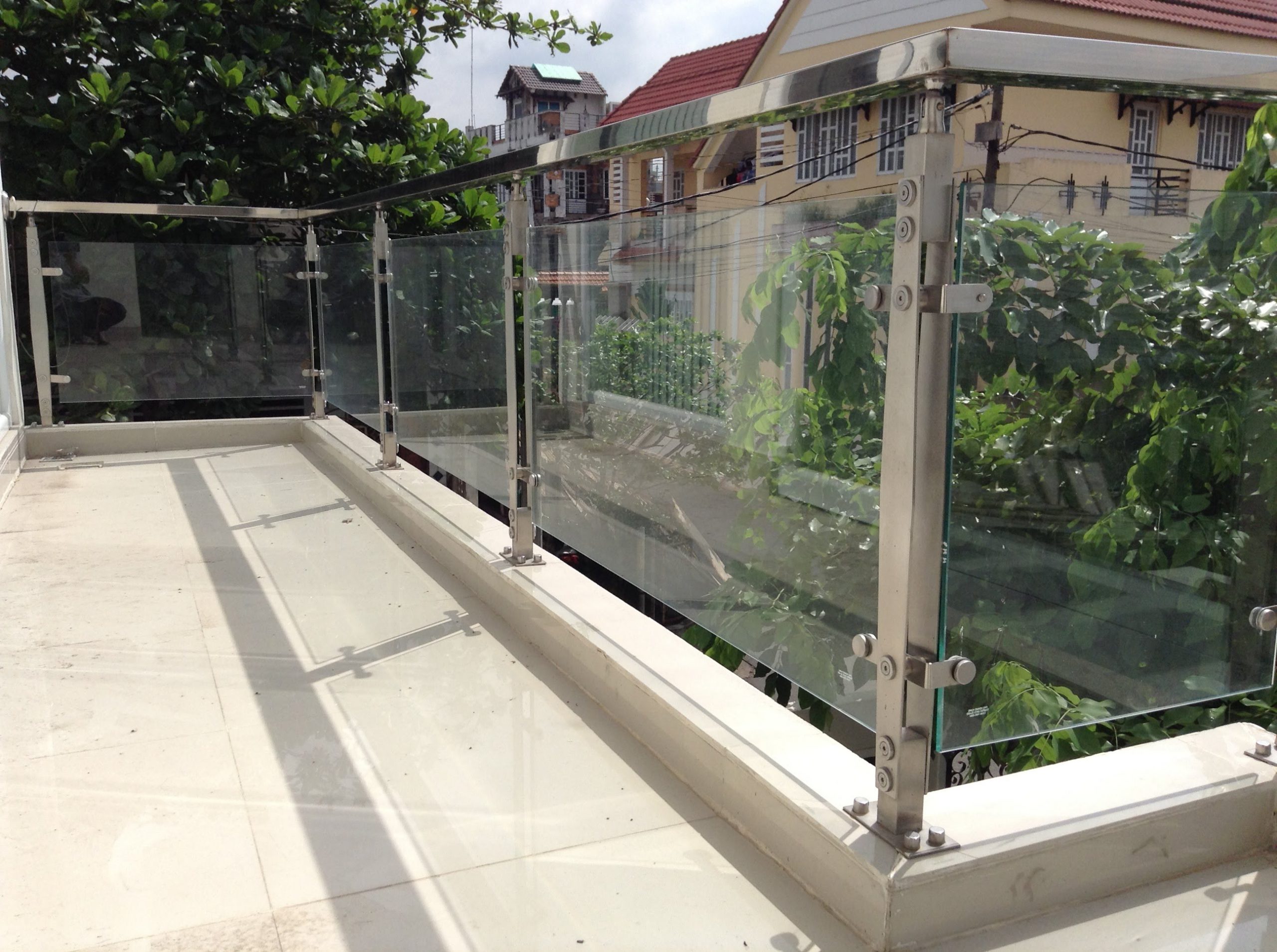 lan can kính cầu thang cường lực